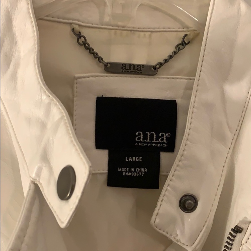 White jacket - Picture 2 of 3